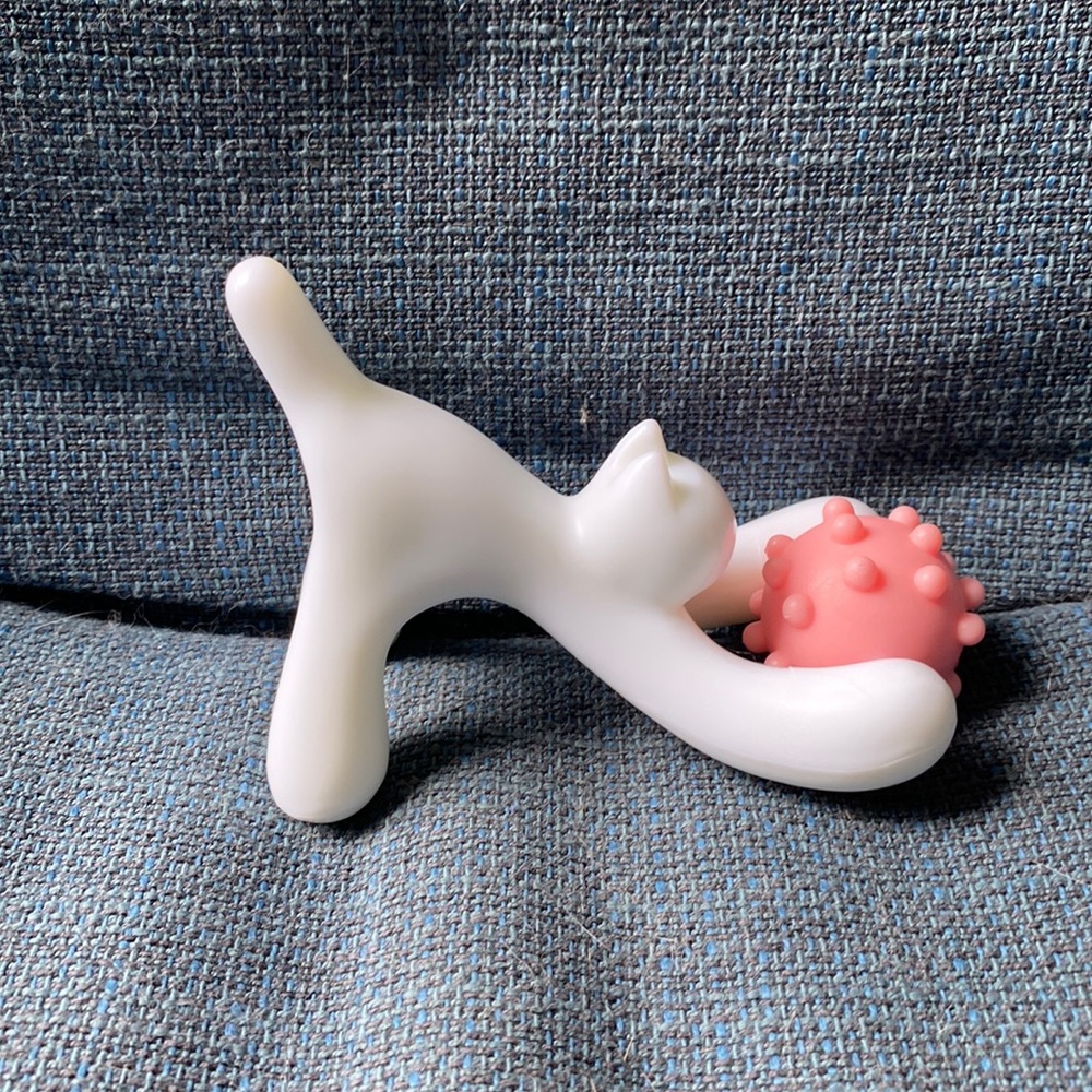 Mini cat shaped massager